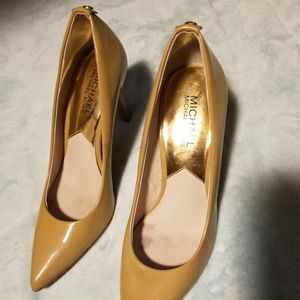 Michael Kors pointed heels size 6M